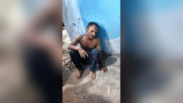 চুরির অভিযোগে কৃষকদলের বহিষ্কৃত সাবেক নেতাকে বেঁধে পুলিশে দিল জনতা