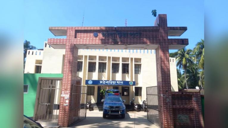 মঠবাড়িয়ায় সালিশ চলাকালে পুলিশের উপস্থিতিতে সংঘর্ষ, নারীসহ আহত ৬