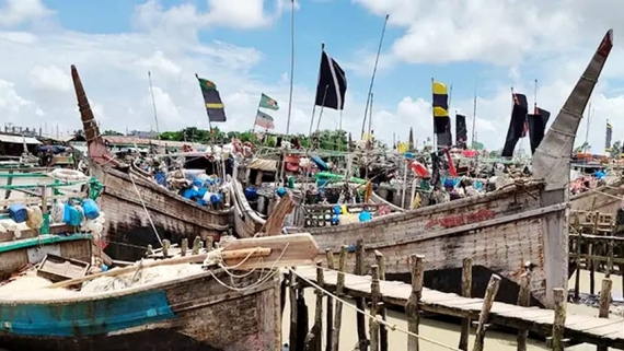 লোডশেডিংয়ে তীব্র বরফ সংকট, সাগরে যেতে পারছেন না শত শত জেলে