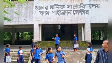 বরগুনায় স্কুলে দেড় বছর অনুপস্থিত শিক্ষক, শিক্ষা অফিসে দাপ্তরিক কাজে ব্যস্ত