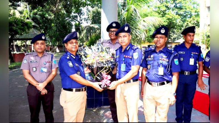 কালকিনি থানা পরিদর্শনে ঢাকা রেঞ্জের অতিরিক্ত ডিআইজি