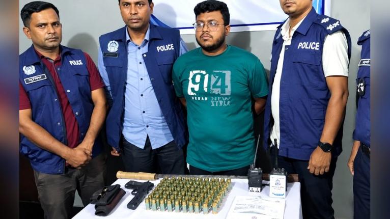 কাউখালীতে কার্তুজ, ওয়াকিটকি ও ভুয়া পুলিশ আইডি কার্ডসহ যুবক গ্রেপ্তার