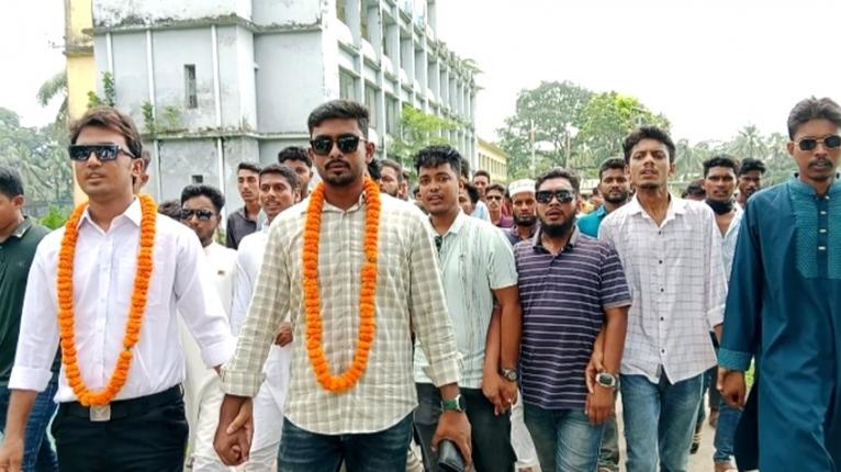 বেল্লাল হোসেনের বহিষ্কারাদেশ প্রত্যাহারে কলাপাড়ায় আনন্দ মিছিল