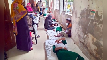 কলাপাড়ায় ক্লাস চলাকালে হঠাৎ অসুস্থ ২৮ ছাত্রী, হাসপাতালে ভর্তি ২৫