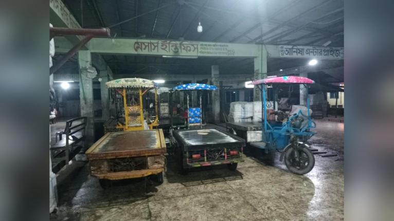 মহিপুরে বিএফডিসি মার্কেটে অটোভ্যান চার্জিং ও সাবমিটার বাণিজ্যের অভিযোগ