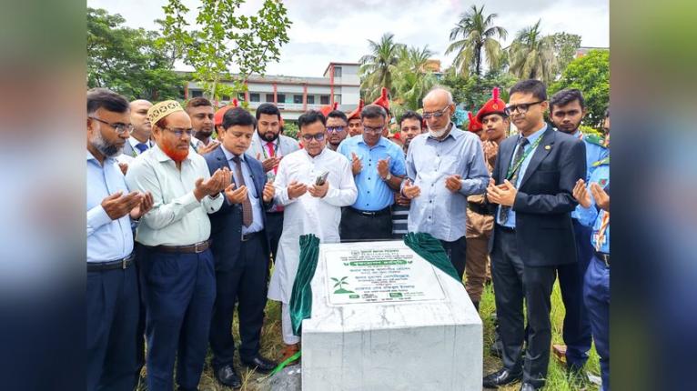 পিরোজপুরে পূবালী ব্যাংকের বৃক্ষরোপণ ও ডিজিটাল ব্যাংকিং বুথ উদ্বোধন