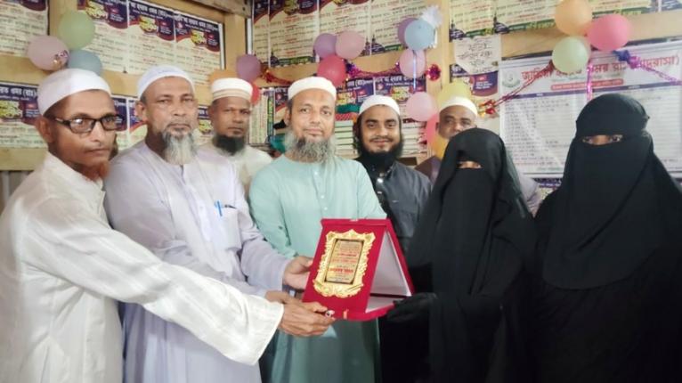মাত্র ১০ মাসে কোরআনের হাফেজা ১৪ বছরের তানজিলা