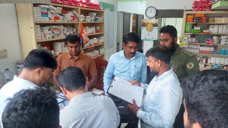 কালকিনিতে তিন ফার্মেসিকে ১৫ হাজার টাকা জরিমানা