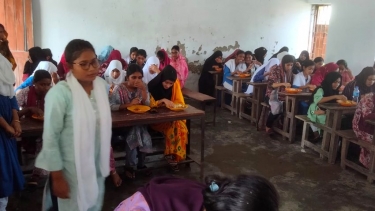 মঠবাড়িয়ায় মিরুখালী স্কুল অ্যান্ড কলেজে আনন্দ-উচ্ছ্বাসে ‘মেলবন্ধন’