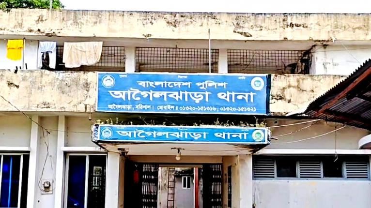 আগৈলঝাড়া থানায় হামলার মামলায় দুই সাংবাদিকের আগাম জামিন