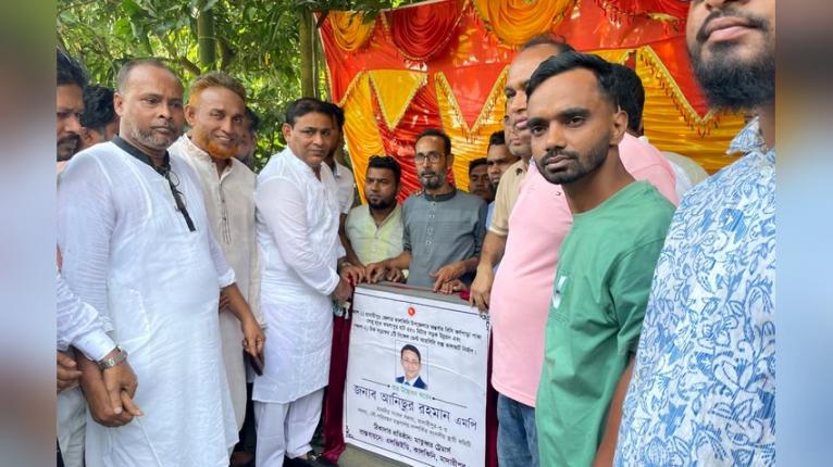 ডাসারে গ্রামীণ সড়ক উন্নয়ন কাজের উদ্বোধন করলেন এমপি খোকন