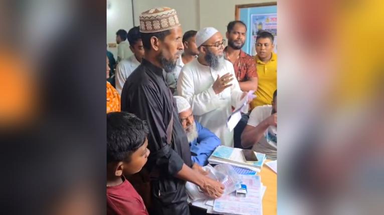 অভিযোগ নিয়ে টেবিল থেকে টেবিলে ঘোরার অভিযোগ