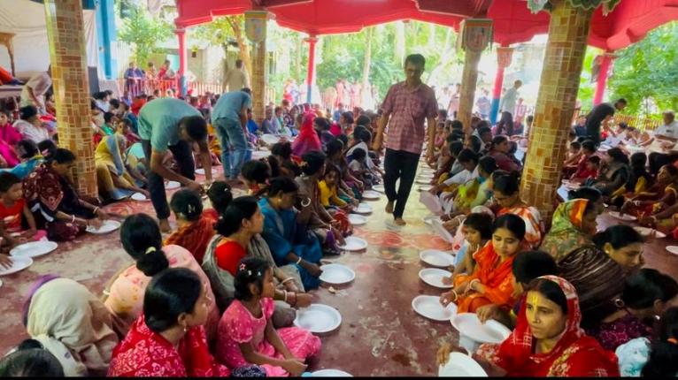 মেহেন্দিগঞ্জে বর্ণাঢ্য আয়োজনে রাম ঠাকুর মন্দিরের প্রতিষ্ঠাবার্ষিকী