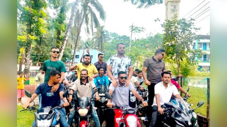 নলছিটিতে ছাত্রদলের মোটরসাইকেল মহড়া ও বিক্ষোভ মিছিল