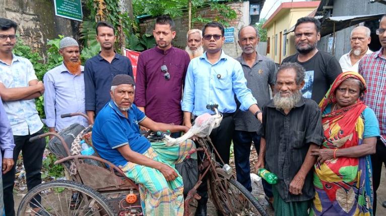গৌরনদীতে দুই ভিক্ষুকের জীবন বদলানোর উদ্যোগ এসিল্যান্ডের