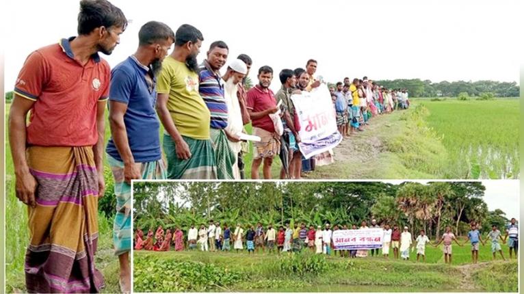 কলাপাড়ায় বন্দোবস্তের জমি দখলের চেষ্টার অভিযোগ, মানববন্ধন। ছবি- সংগৃহীত
