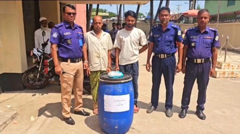 গলাচিপায় ১৩৫ লিটার চোলাই মদ ও গাঁজাসহ পিতা-পুত্র আটক