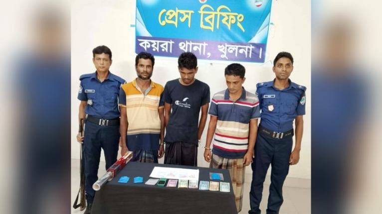 কয়রায় পৃথক অভিযানে ইয়াবাসহ ৩ মাদককারবারি আটক