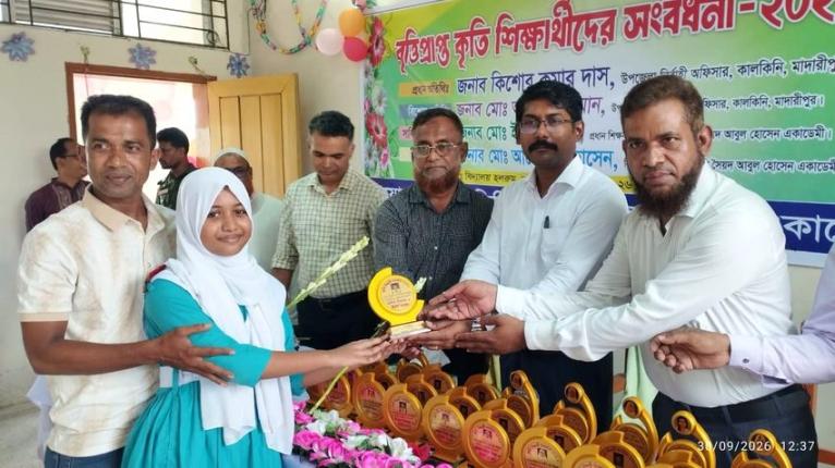 কালকিনিতে বৃত্তিপ্রাপ্ত কৃতি শিক্ষার্থীদের সংবর্ধনা