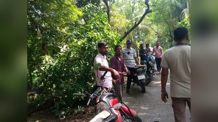 মনপুরায় পুলিশের অভিযানে আটক মাদককারবারি।