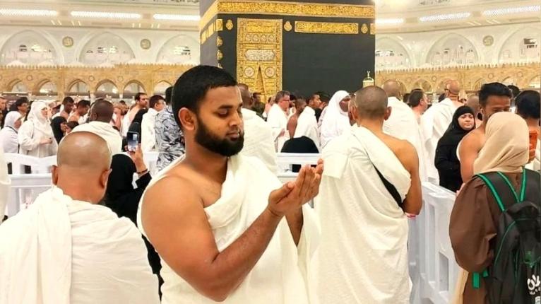 কাবা শরিফের সামনে দাঁড়িয়ে রাজনীতি ছাড়ার ঘোষণা বিএনপি নেতার