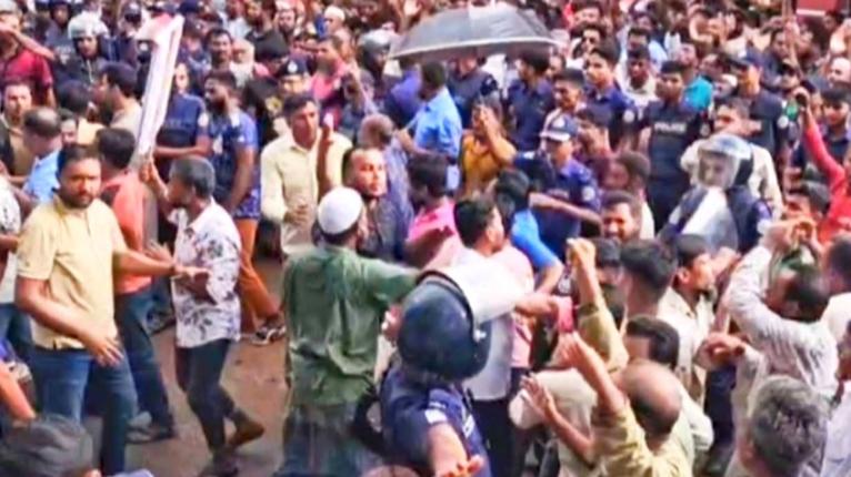 প্রতিষ্ঠাবার্ষিকীর কর্মসূচি ঘিরে গলাচিপায় বিএনপির দুই পক্ষের সংঘর্ষ, আহত ২৫