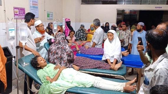 আমতলীতে আখরোট খেয়ে ৭ ছাত্রী অসুস্থ, বরিশালে পাঠানো হয়েছে