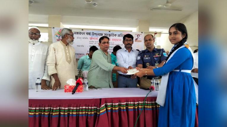 কালকিনিতে নজরুল বর্ষ উপলক্ষে সাংস্কৃতিক প্রতিযোগিতার পুরস্কার বিতরণ