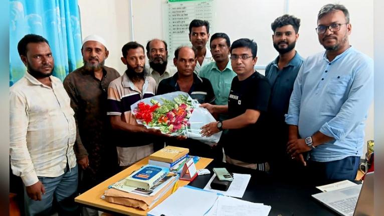 গৌরনদীতে ইউএনওর কাছে দুই মাদকাসক্তের আত্মসমর্পণ