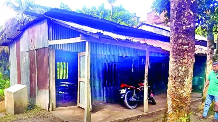 বরিশাল বিভাগের ৮৭১ প্রাথমিক বিদ্যালয় ঝুঁকিপূর্ণ, আতঙ্কে শিক্ষার্থী-অভিভাবক