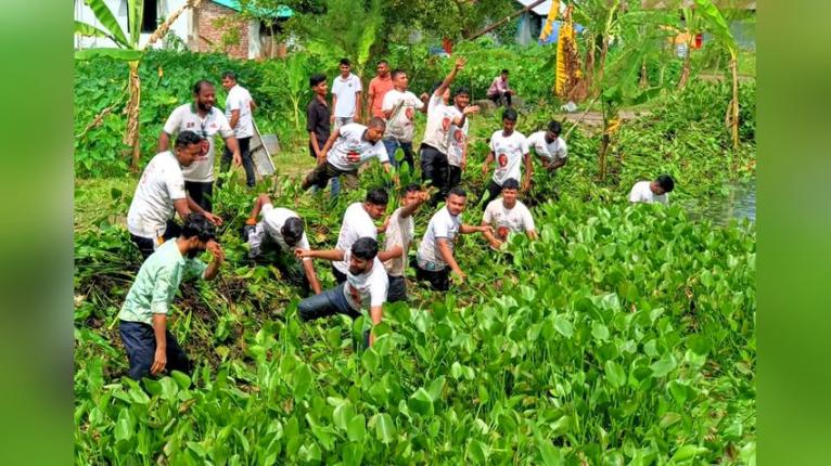 বোরহানউদ্দিনে ডেঙ্গু প্রতিরোধে ছাত্রদলের পরিচ্ছন্নতা অভিযান