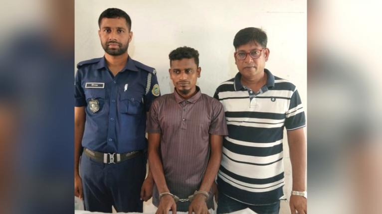 মনপুরায় ইয়াবাসহ আটক পান ব্যবসায়ী মাইনুদ্দিন।