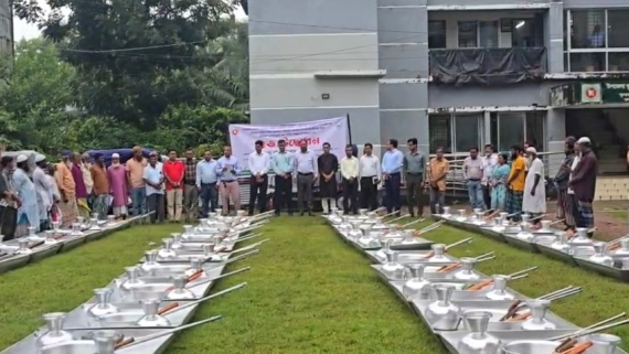 কলাপাড়ায় গোলপাতার গুড় তৈরির উপকরণ পেলেন ২৪০ চাষি