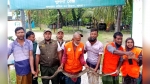 গাছে ঝুলছিল ১১ ফুট লম্বা অজগর, সুন্দরবনে অবমুক্ত
