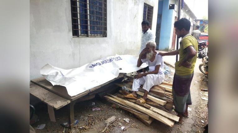 নেছারাবাদে সেফটি ট্যাংকে নেমে রাজমিস্ত্রীর মৃত্যু, হাসপাতালে সহযোগী