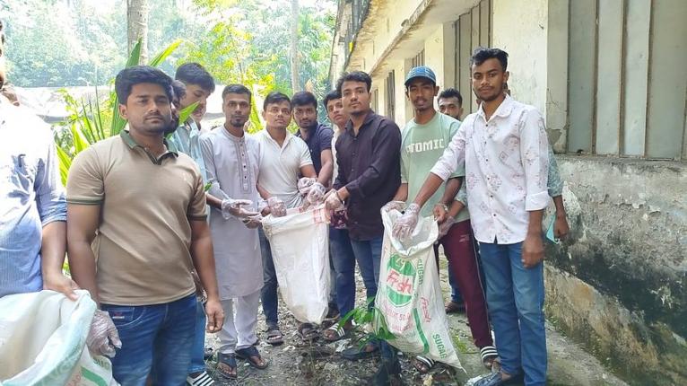 নেছারাবাদে ডেঙ্গু প্রতিরোধে পৌর ছাত্রদলের পরিচ্ছন্নতা অভিযান