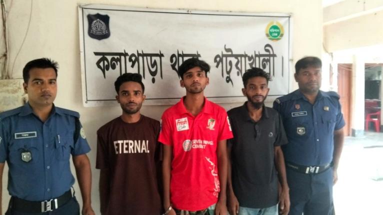 কলাপাড়ায় দুই অভিযানে ৪৬ ইয়াবাসহ ৪ মাদককারবারি গ্রেফতার
