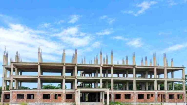 রাঙ্গাবালীতে নির্মাণে ঝুলে আছে হাসপাতাল, নেই উপজেলা স্বাস্থ্য কমপ্লেক্স