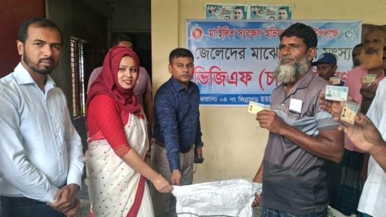 চরফ্যাশনে ৩৫ হাজার জেলের মাঝে ভিজিএফের চাল বিতরণ শুরু