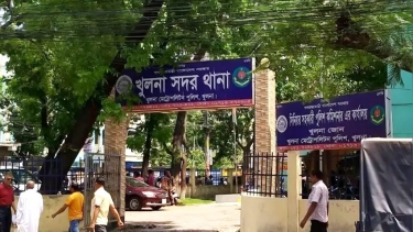 খুলনায় ছিনতাইকারীদের ধারালো অস্ত্রের আঘাতে পুলিশ পরিদর্শক গুরুতর আহত