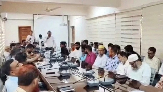 গলাচিপায় সাজাপ্রাপ্ত আসামির আইনশৃঙ্খলা সভায় উপস্থিতি, পুলিশের ভূমিকা নিয়ে প্রশ্ন