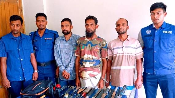 চরফ্যাশনে ডাকাতির প্রস্তুতিকালে পাইপগান-রামদাসহ ৩ জন গ্রেপ্তার