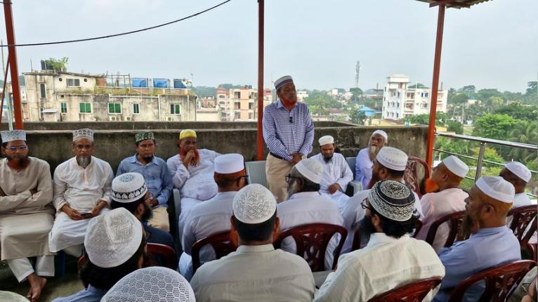 গৌরনদীতে ইমামদের সঙ্গে বিএনপি নেতা আবুল হোসেন মিয়ার মতবিনিময়