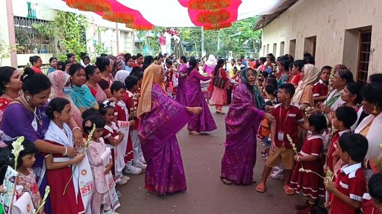 পিরোজপুরে ১৫০ মাকে সংবর্ধনা দিল পালপাড়া সরকারি প্রাথমিক বিদ্যালয়