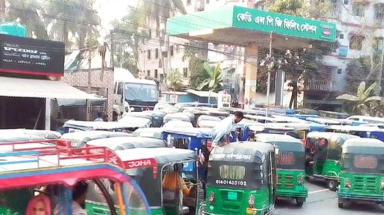 বরিশালে টানা পঞ্চম দিন এলপিজি সংকট, বেশি দামে বিক্রির অভিযোগ