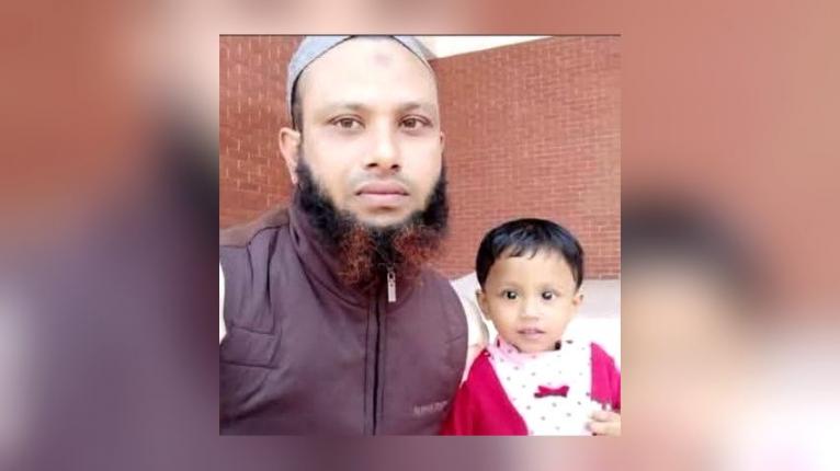 বাবা সোহেলের কোলে নিহত শিশু রাফা।