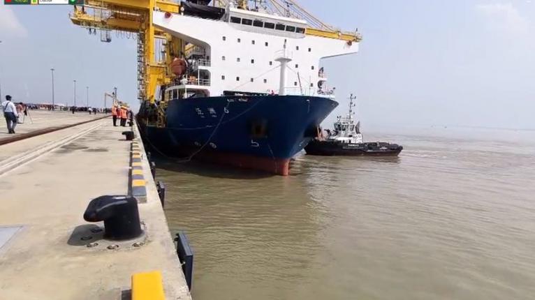 পায়রায় ভিড়লো চীনা পতাকাবাহী জাহাজ, টার্মিনালে যুক্ত হচ্ছে আধুনিক ৫ সরঞ্জাম
